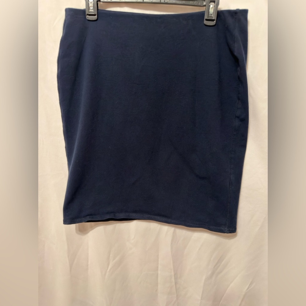 Old Navy Pencil Skirt with Elastic Waist size Large, in Navy